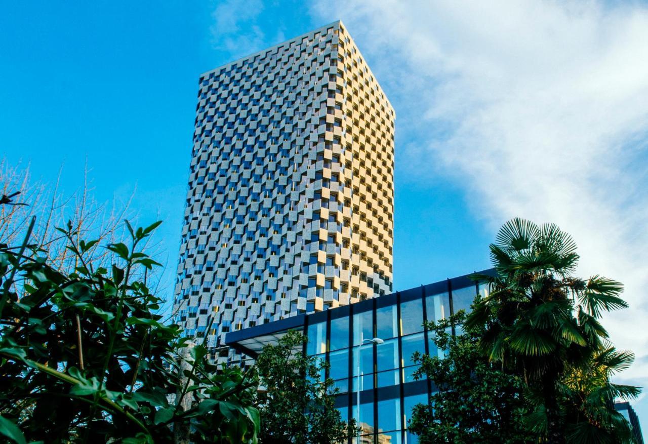 Maritim Hotel Plaza Tiranë Luaran gambar The hotel in 2019