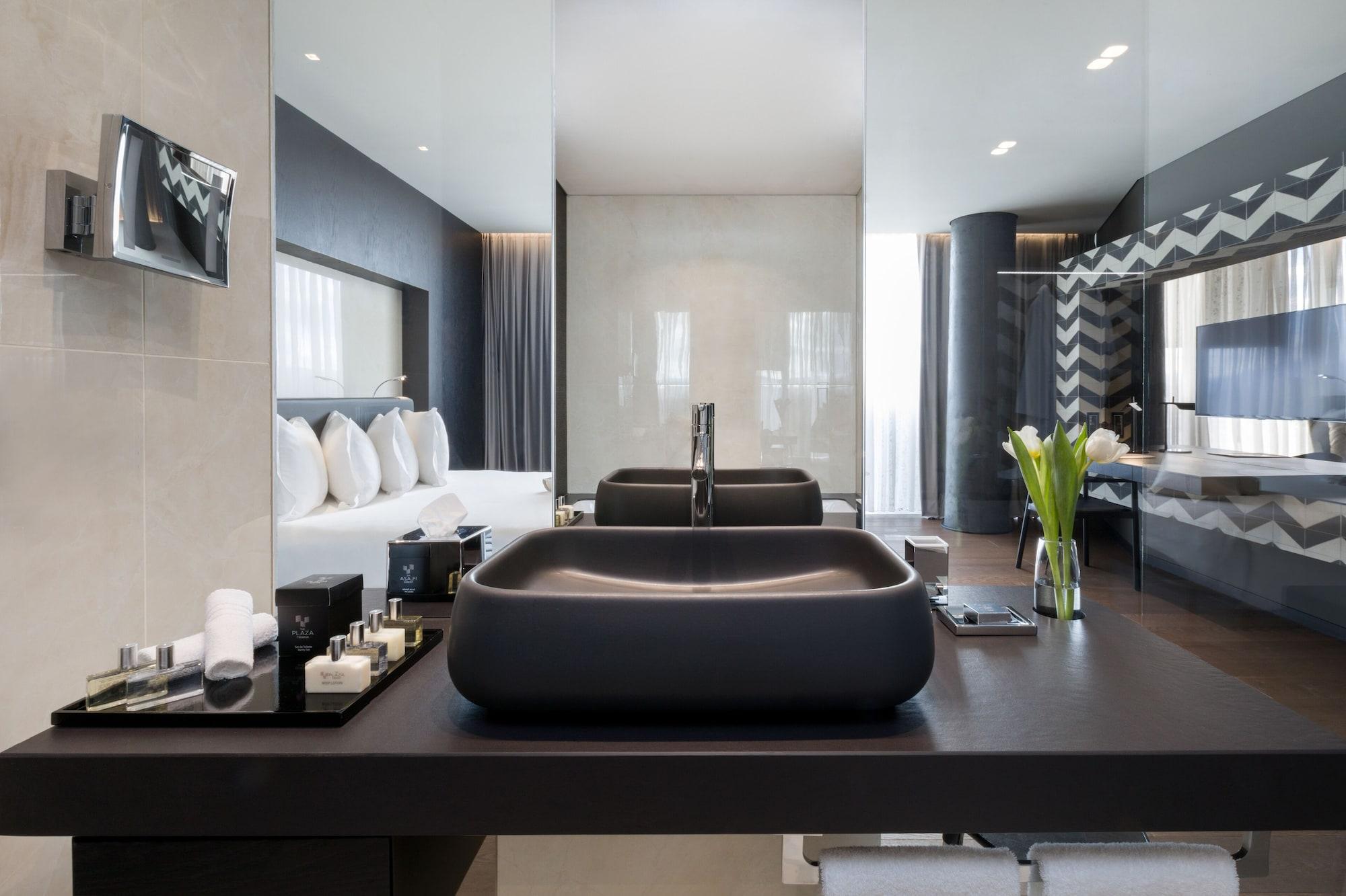 Maritim Hotel Plaza Tiranë Luaran gambar The bathroom of a suite at the Mandarin Oriental, Munich