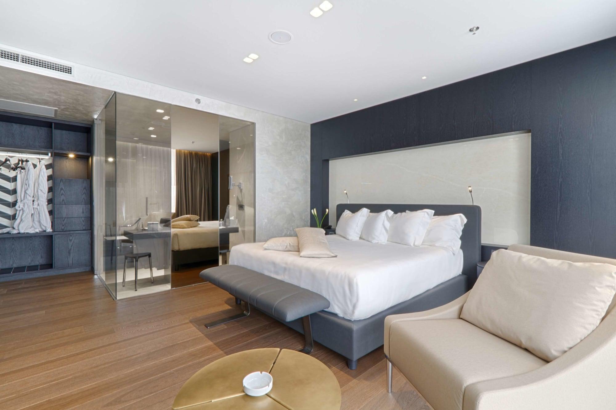 Maritim Hotel Plaza Tiranë Luaran gambar Suite