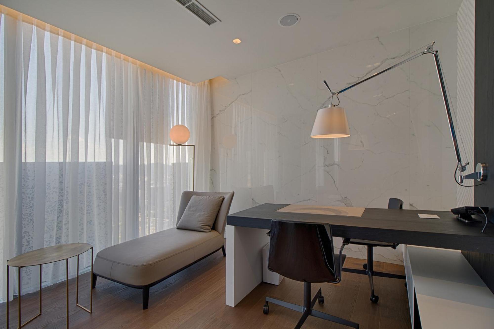 Maritim Hotel Plaza Tiranë Luaran gambar Office