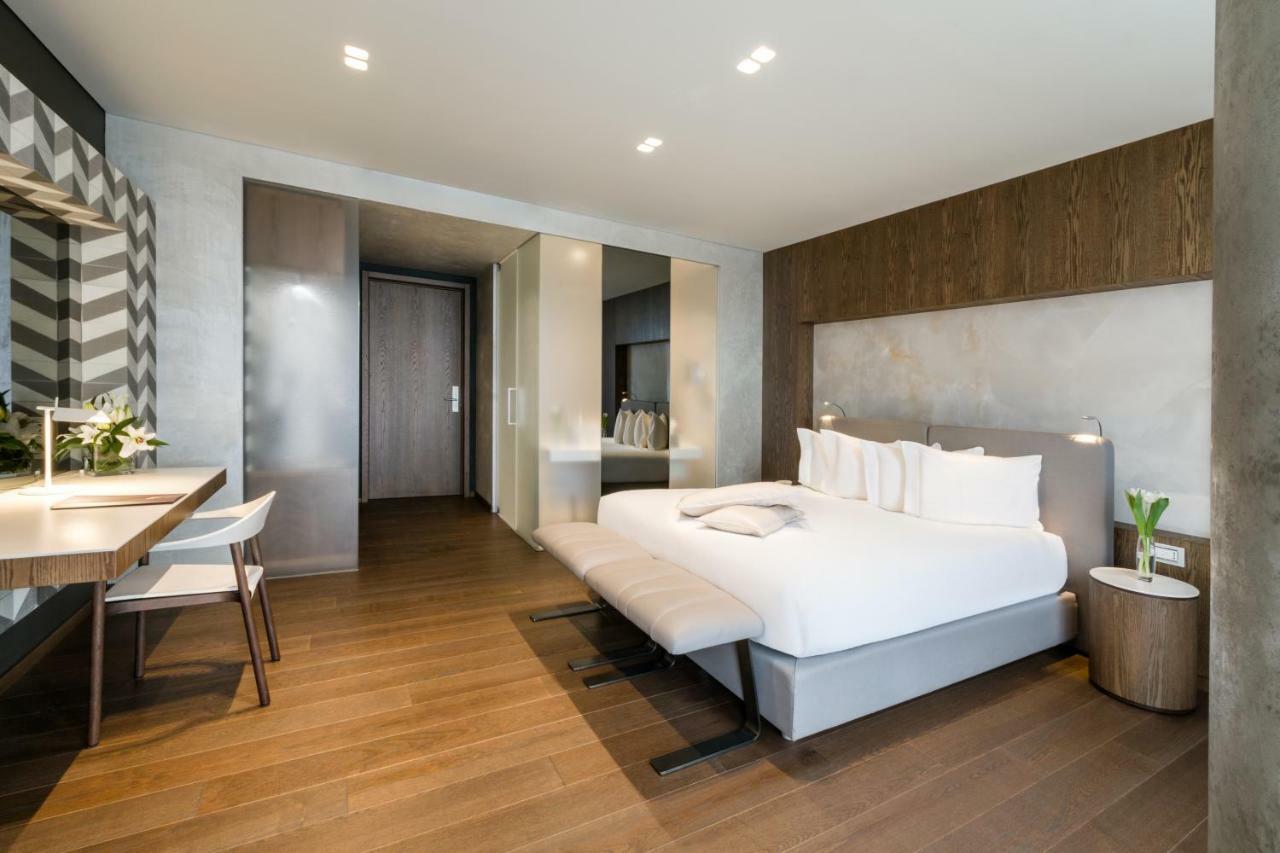 Maritim Hotel Plaza Tiranë Luaran gambar A bedroom at the hotel