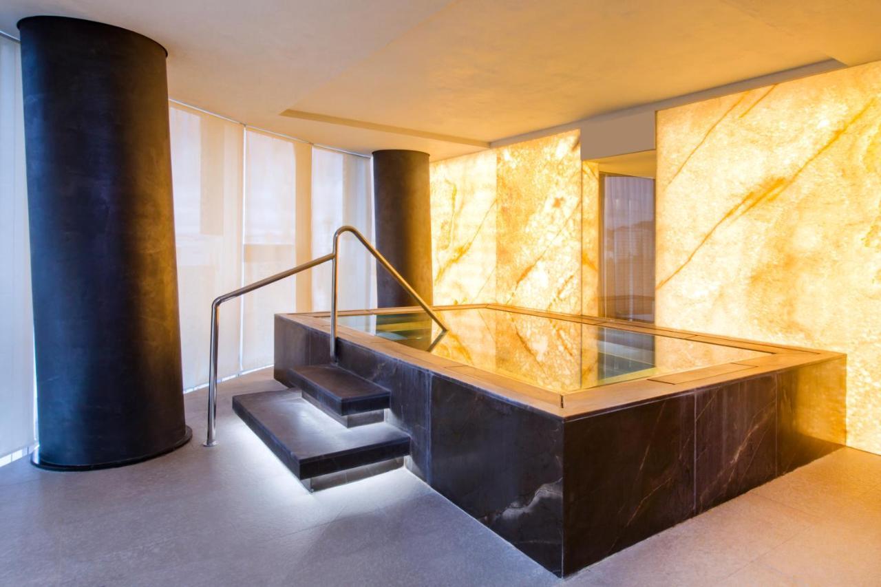 Maritim Hotel Plaza Tiranë Luaran gambar The spa at The Dorchester